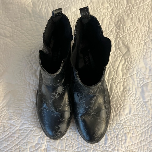 Black platform skull and chain boots. Size 10 - Picture 2 of 11